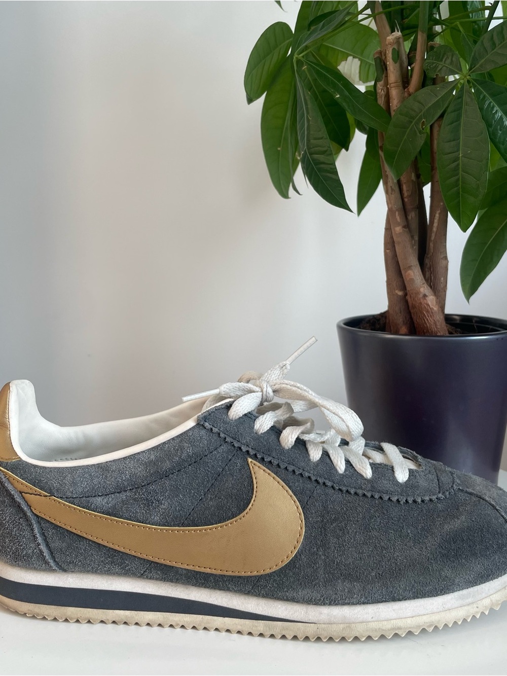Men Size 10  Nike Cortez Suede Anthracite/Gold Shoes Vintage 2012